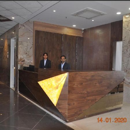 Meridian Hotel & Banquet Surate Exterior foto